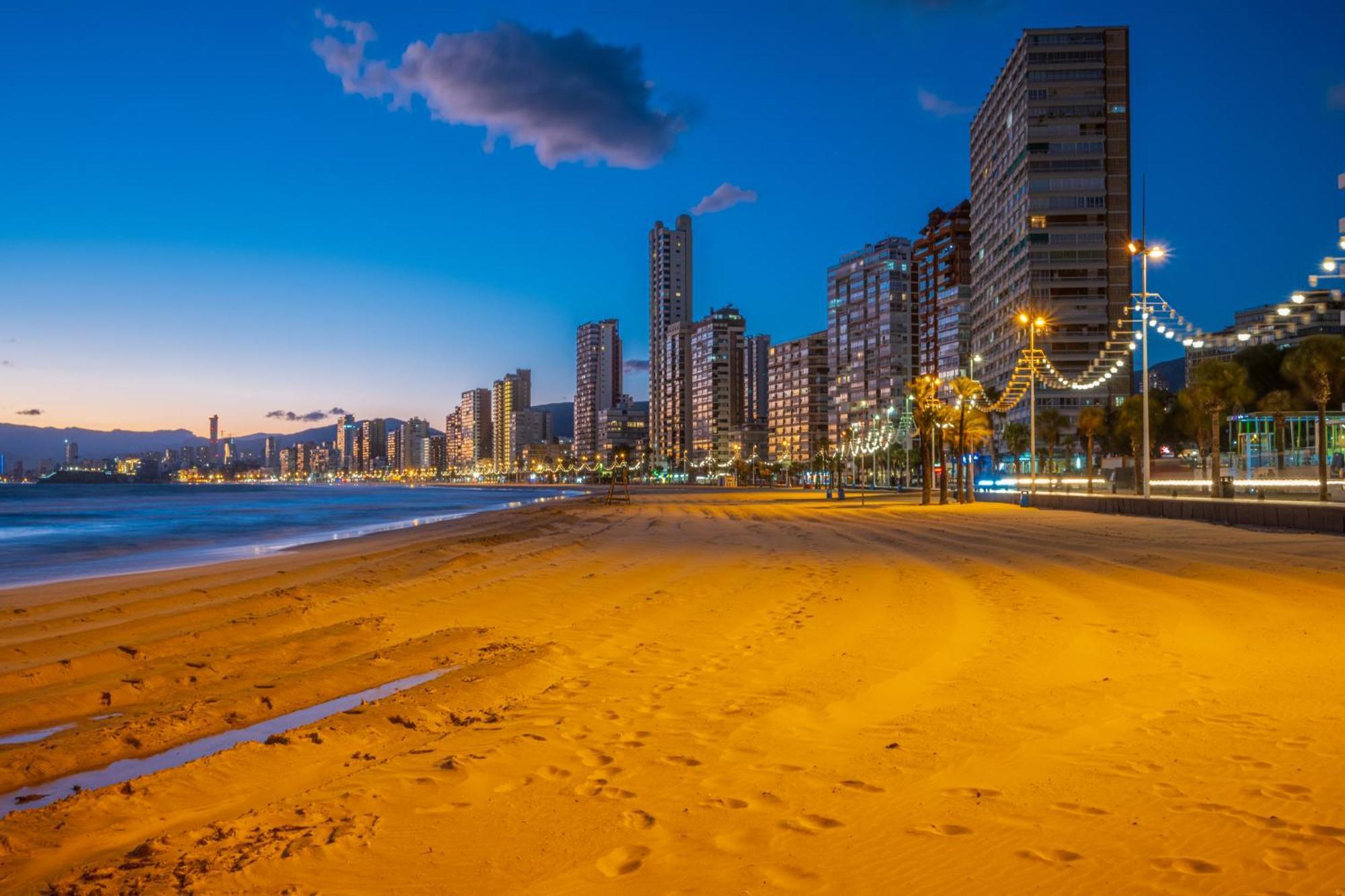 Three Bedrooms Apart In Benidorm Near Beach And Strip المظهر الخارجي الصورة